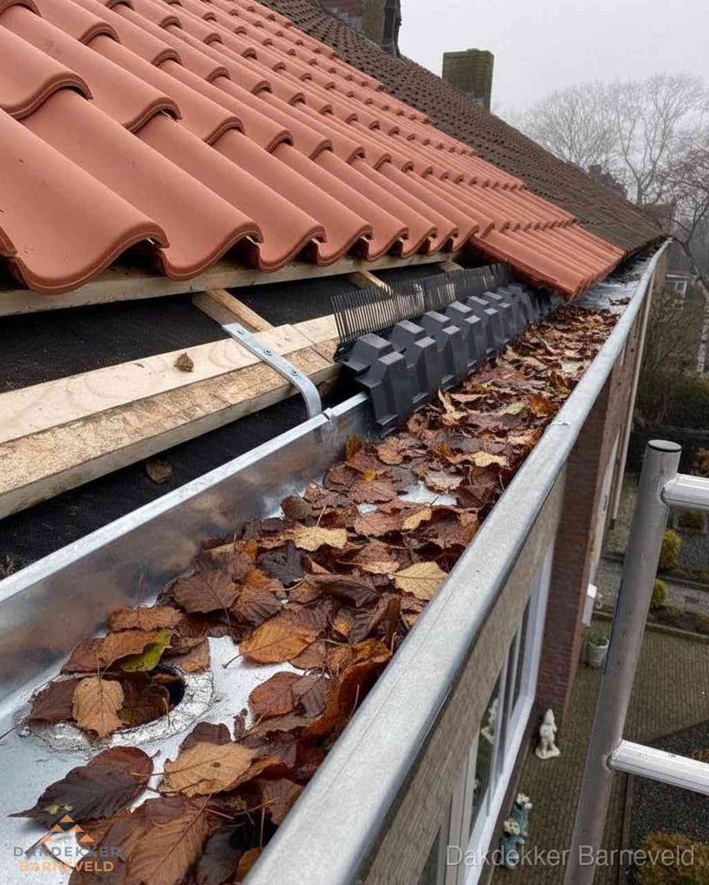 Plat dak bedrijfspand met bitumen dakbedekking en lichtkoepels in Barneveld