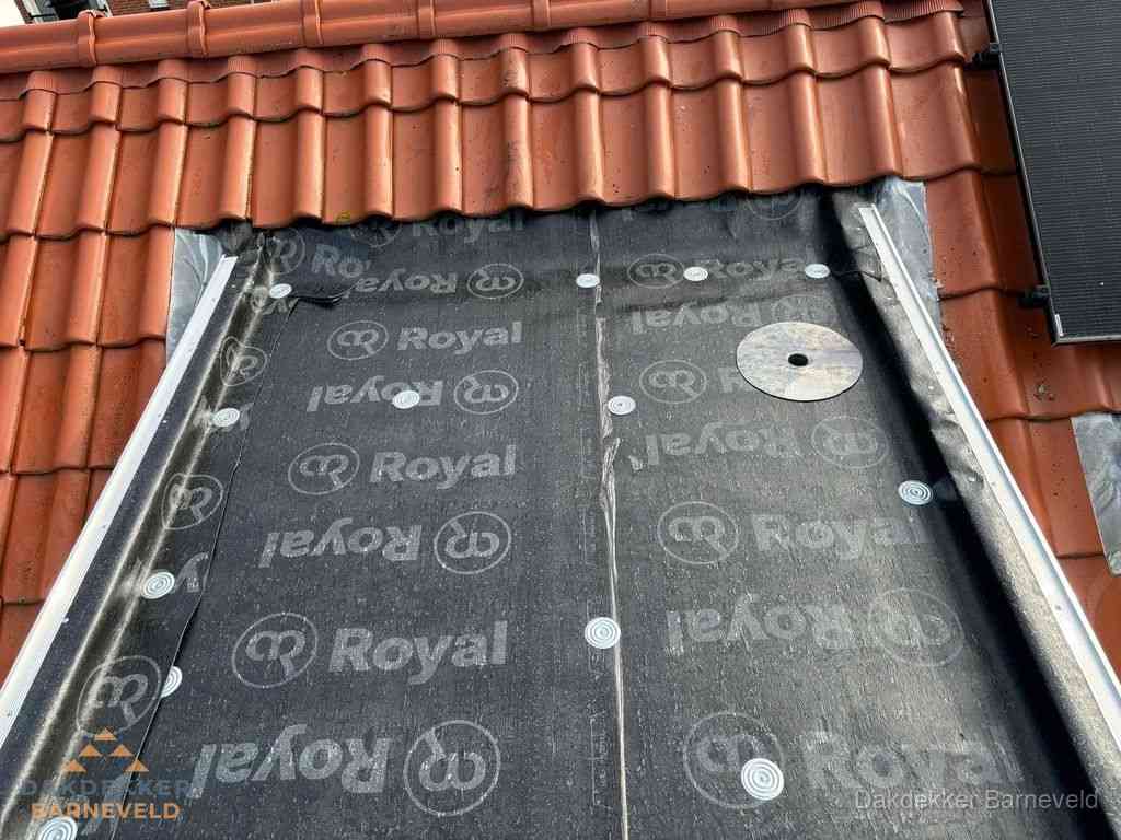 Nieuw dak met dakpannen en Royal onderlaag bij woning in Barneveld